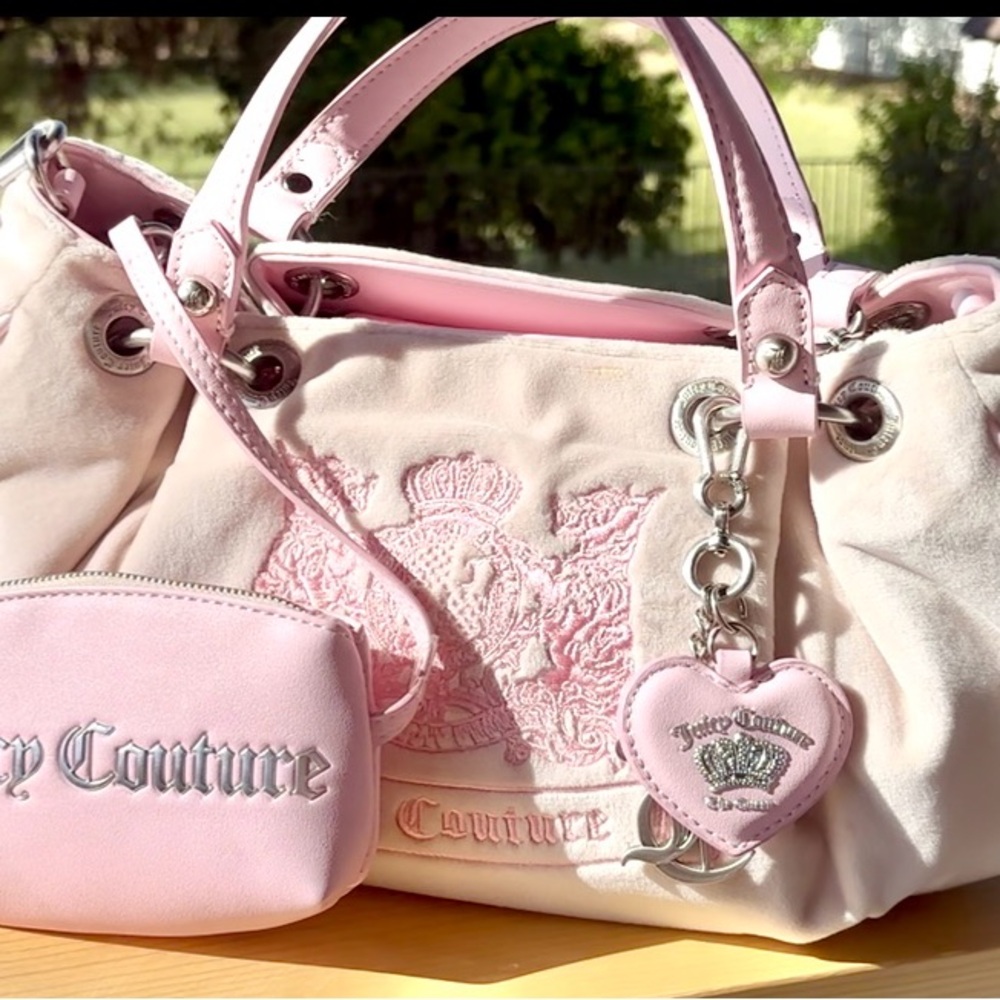 New Juicy Couture Pink Shoulder Bag with Signature JC emblem. 2024